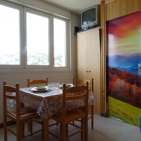 Cosy A Arette, 2 Pers, Au Pied Des Pistes Avec Kitchenette Equipee Et Casier A Skis - Fr-1-602-35