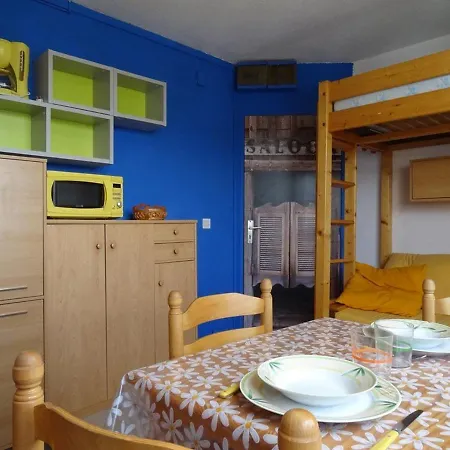 Cosy A Arette, 2 Pers, Au Pied Des Pistes Avec Kitchenette Equipee Et Casier A Skis - Fr-1-602-35