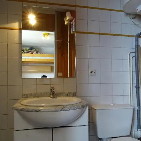 Cosy A Arette, 2 Pers, Au Pied Des Pistes Avec Kitchenette Equipee Et Casier A Skis - Fr-1-602-35 *